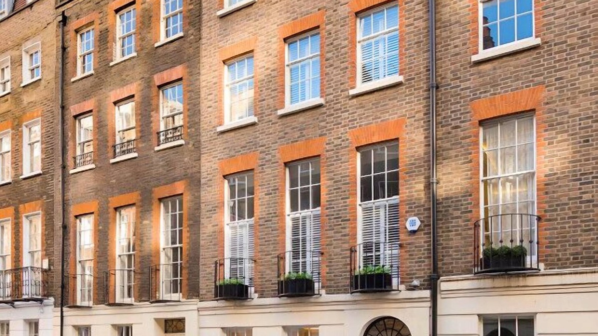 London City Centre House | Chic Townhouse in Trafalgar Sq & Covent Garden