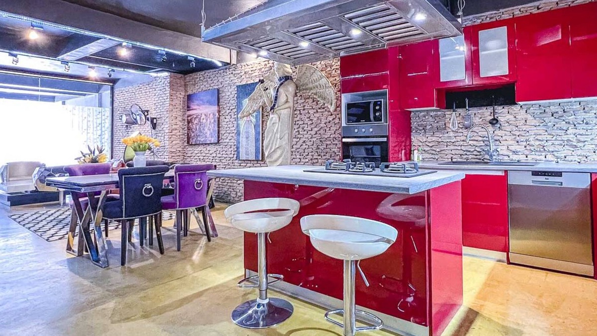 Old City House | Chic Townhouse in Old City Chefs Kitchen Walk to Sunday Market , Thapae Gate
