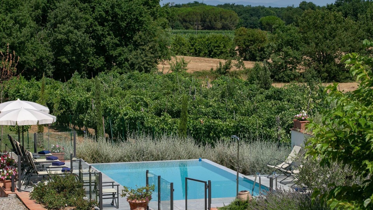 Pietraia House | Chic Tuscan Stay with Steam