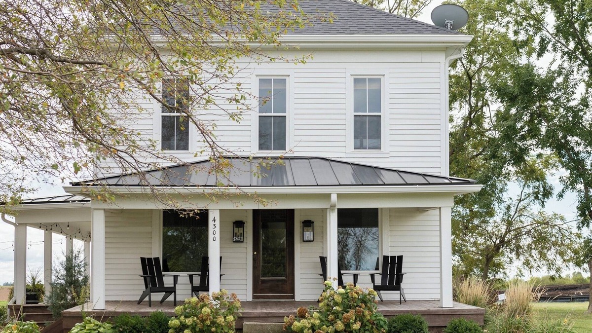 Cumming House | Chic Urban Retreat in Agrihood Community