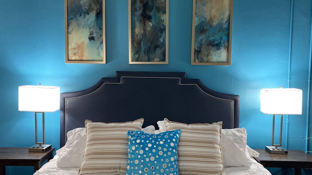 Wholesale District Apartment | Chic Urban Studio+King Bed+Convention Center
