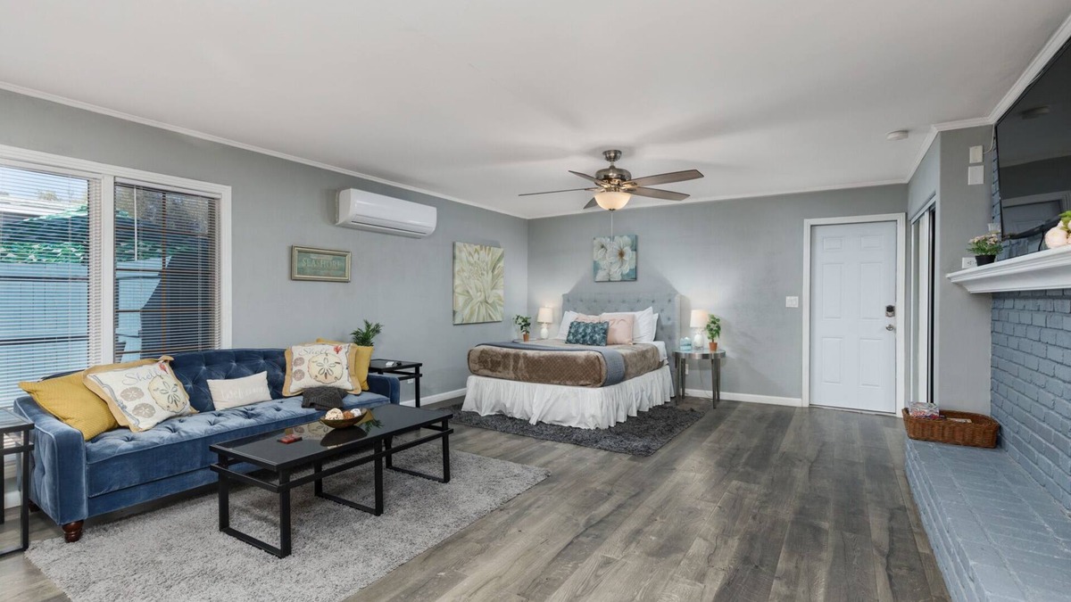 Royal Crest Rancheros Apartment | Chic Vegas Studio - Pool, Patio, BBQ+ 3 Miles to Strip!