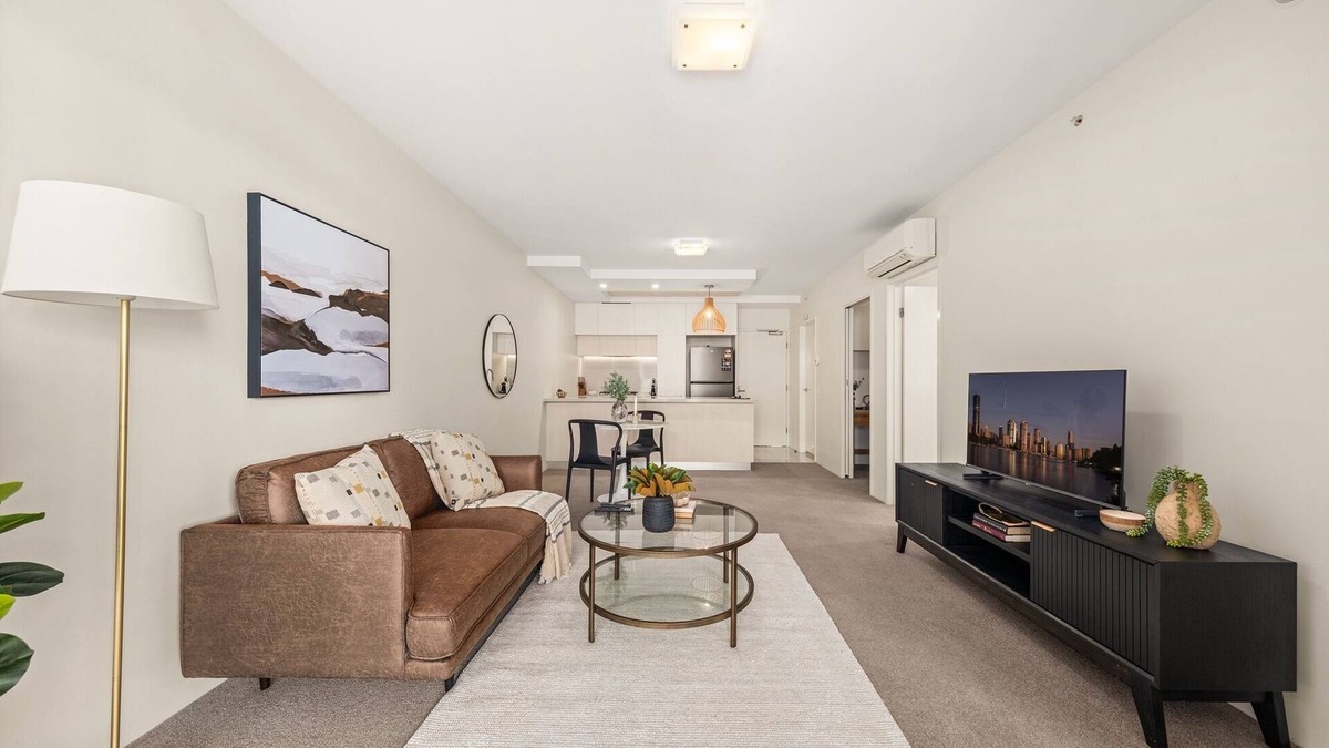West End Apartment | Chic West End Stay with Gym & Pool Access