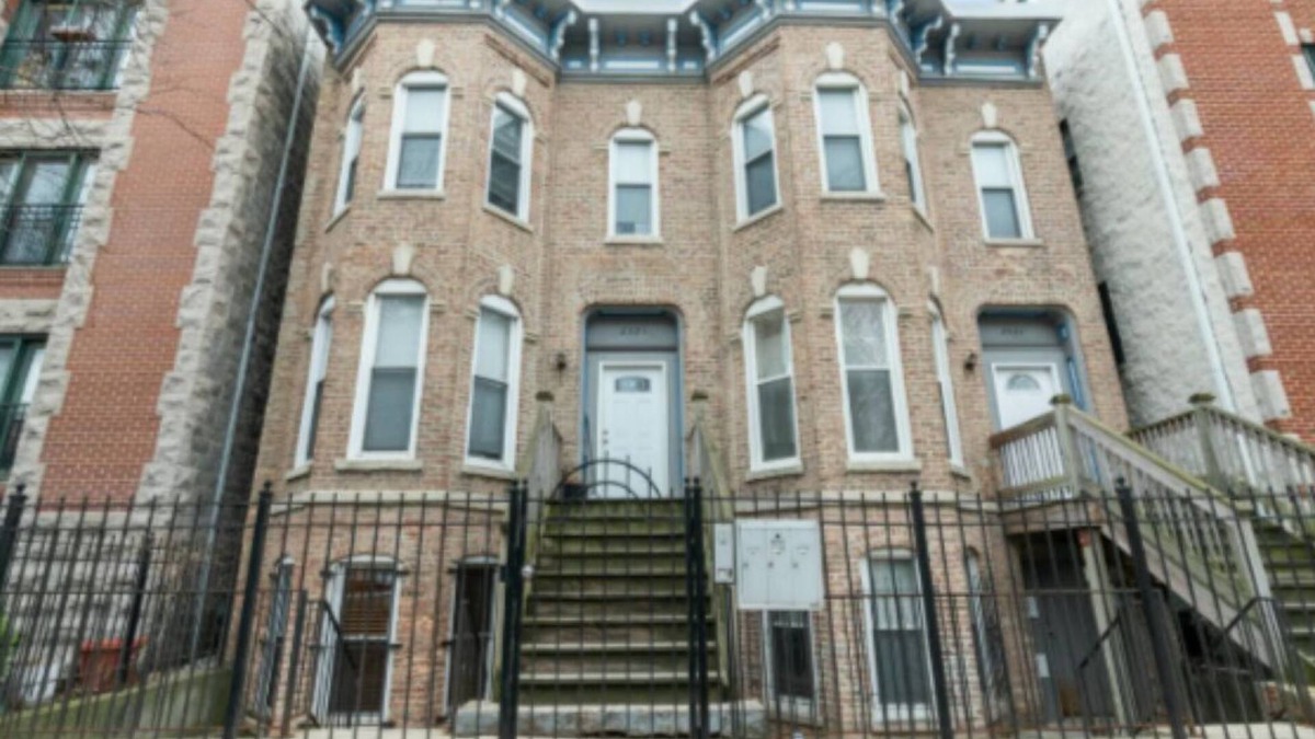 Tri-Taylor Condo | Chicago 1BR Condo w Free Gated Parking & Highspeed Internet
