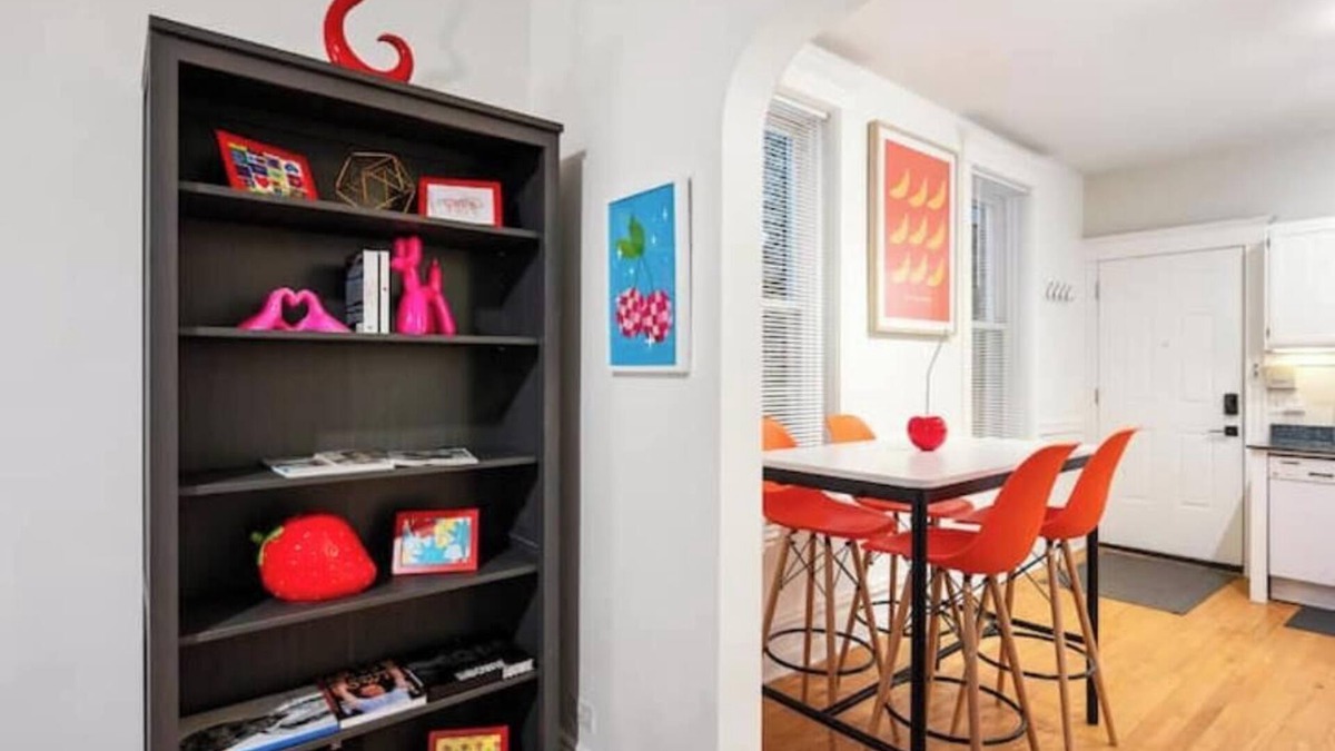 Pulaski Park Apartment | Chicago Citrus Charm 2BR WestTown