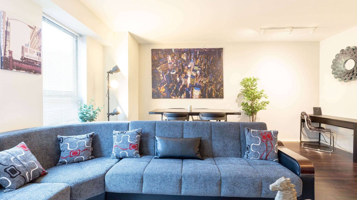 Evanston Condo | Chicago's Hidden Treasure "Evanston, IL" Urban Luxury with comfort