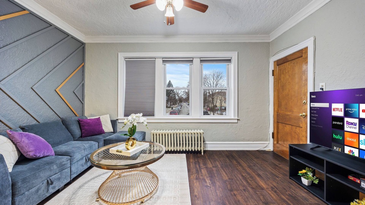 Berwyn Apartment | Chicago style apt/Near Hosp/ORD/MDW/DT