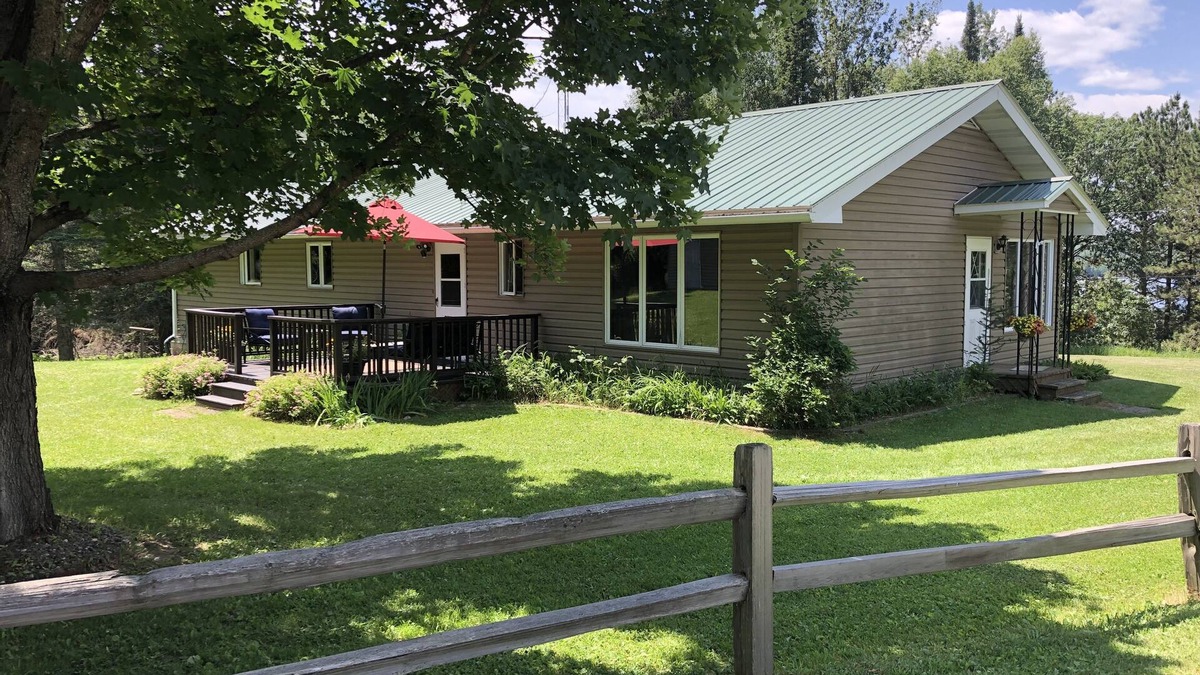 Stambaugh House | Chicaugon Lake home close to great golf and fishing opportunities.