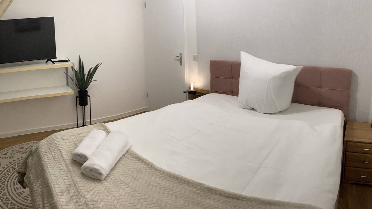 Osnabrueck Apartment | Chice & Charmante Frisch Renovierte Dachgeschosswohnung in der Dodesheide
