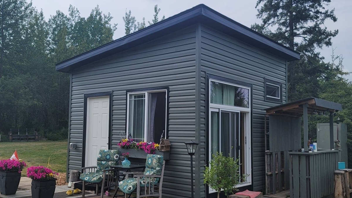 Division No. 11 Cabin | Chickadee Chalet -Cabin mins to Edmonton, St Albert. Valley area & Pet friendly!