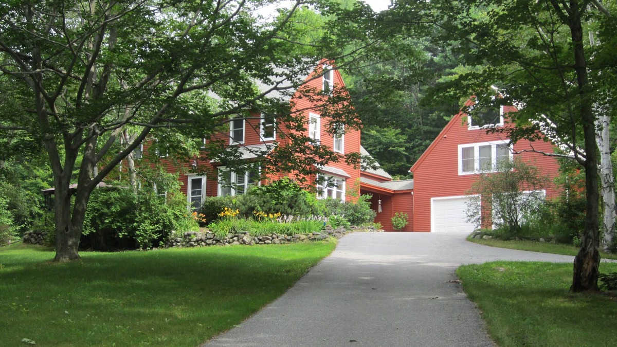 Newbury Apartment | Chicken Farmer I Still Love You.