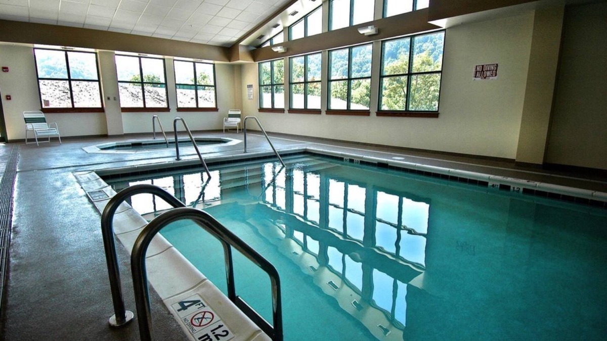 Henlawson Hotel | Chief Logan Lodge