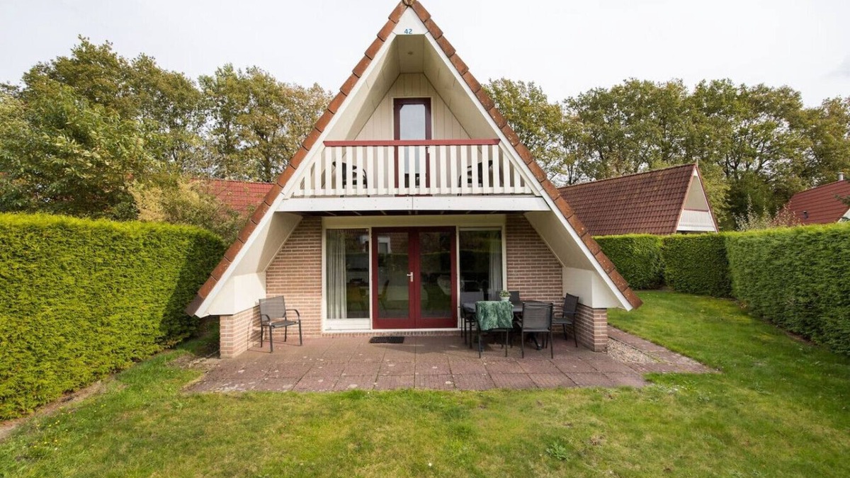 Zwiggelte House | ChiffChaff I Cottage Overlooking Spacious Garden