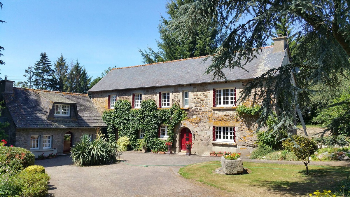 Saint-Nicolas-du-Pelem House | Child friendly house with pool , WIFI