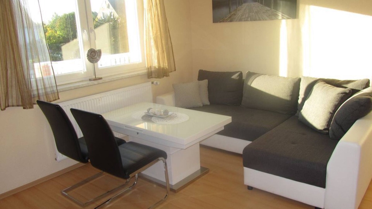 Gross Schwansee Apartment | Child-friendly apartment with terrace, 800m to the beach