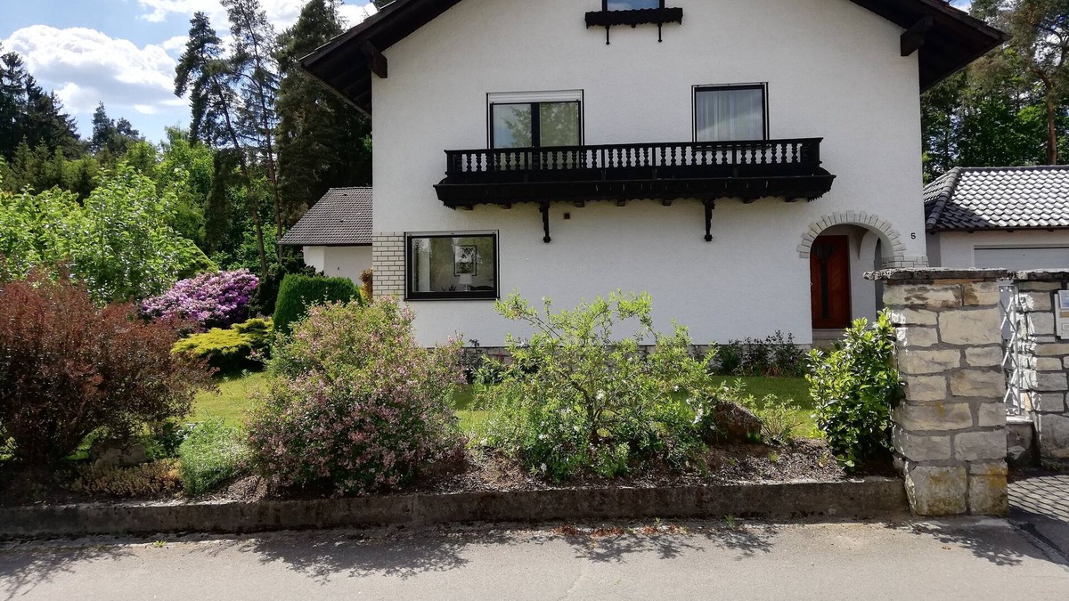 Schnaittenbach Apartment | Child-Friendly Apartment “Entspannung und Natur in Bayern” with Wi-Fi, Balcony & Garden; Parking Available, Pets Allowed