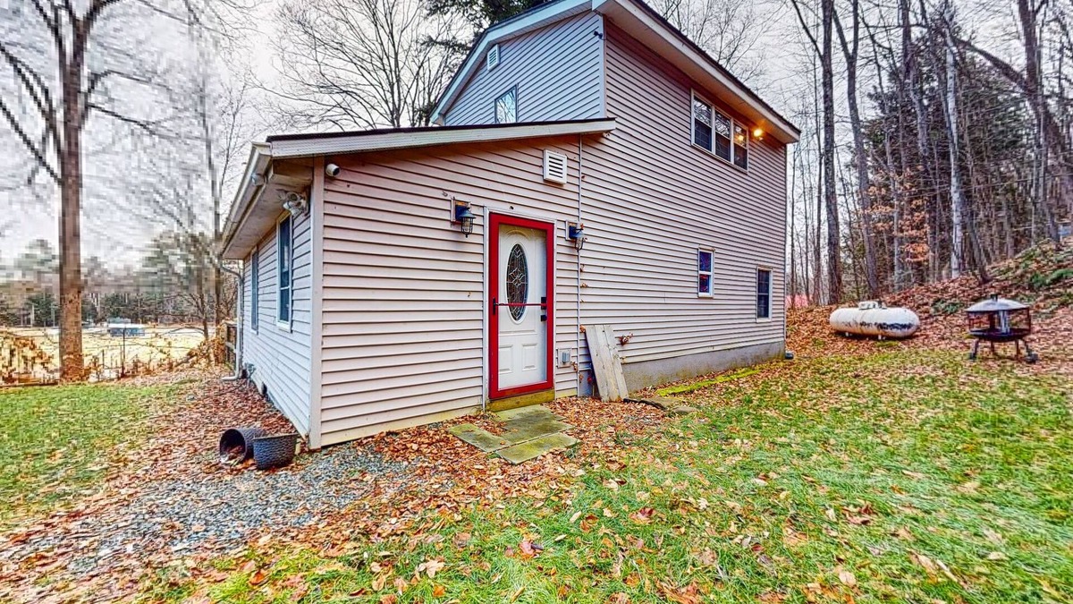 Windsor House | Child-friendly home near athletic courts & beach access - firepit, AC, and W/D
