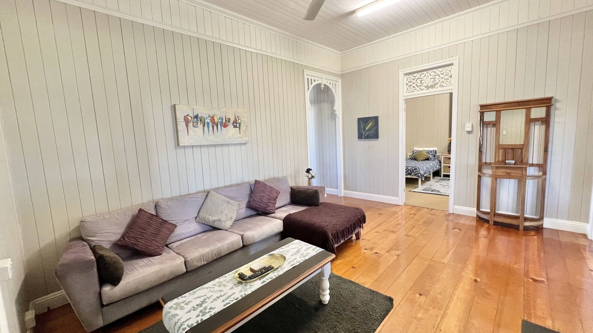 Childers House | Childers charmer - with aircon, WIFI and modern luxuries