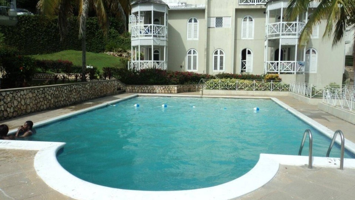 River Oaks Condo | Chill On Tha Hill' Overlooking The City Of Ocho Rios.