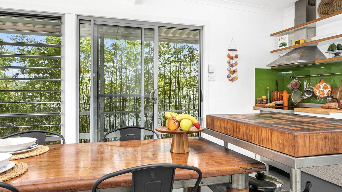 Shoal Bay Apartment | Chill-out Boutique Couples Retreat