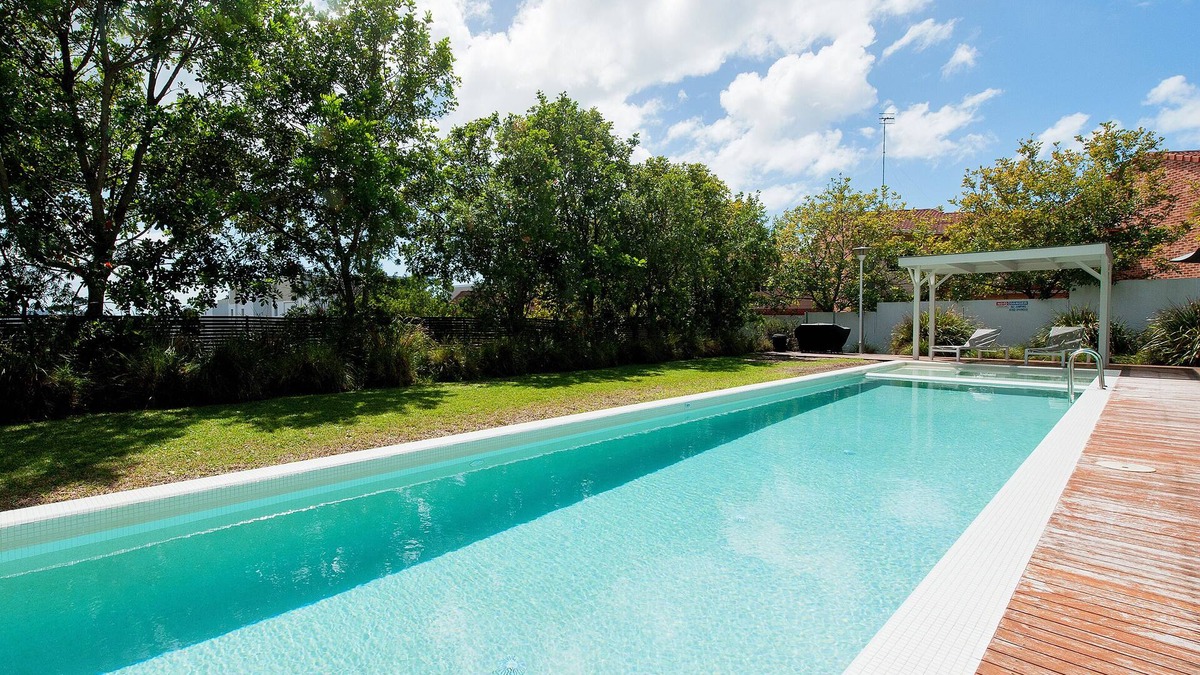 Nelson Bay Apartment | Chillin at Oaks, Centre of Nelson Bay with a pool. Mid Week Stay Special now on.