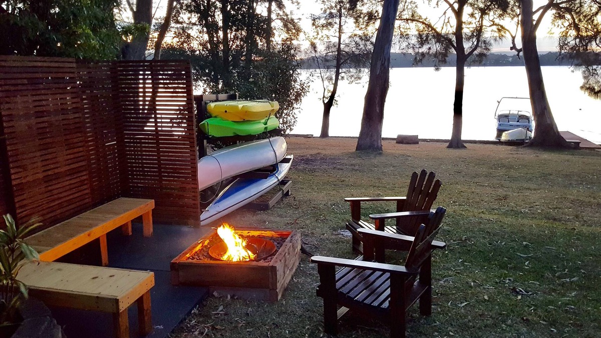 Mannering Park House | Chilling Lakeside on Lake Macquarie