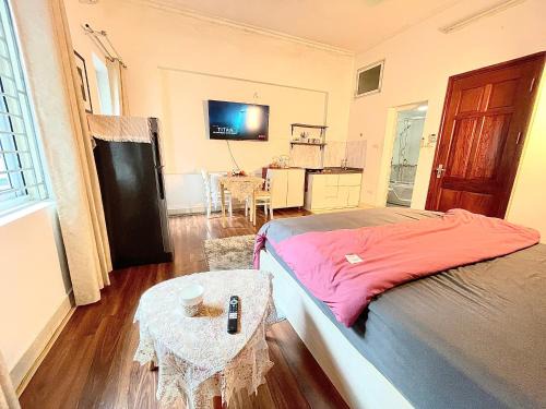 Nhat Tan Apartment | CHILLING SUDIO 11 Trinh Cong Son close Ho Tay vs Lotte mail !