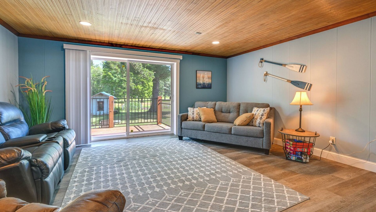 Lake Wissota Cottage | Chippewa Falls Retreat on Lake Wissota w/2 Decks!