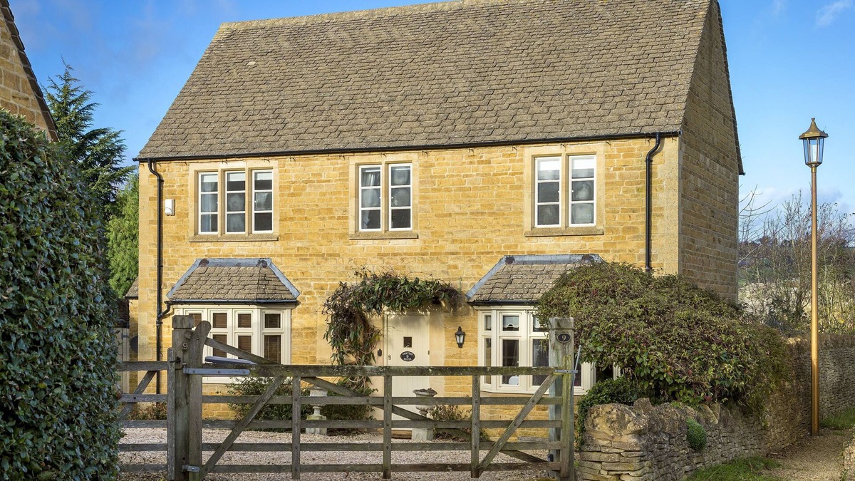 Chipping Campden House | Chipping Campden Modern House, Garden, upstairs/downstairs bedrooms/bathrooms.