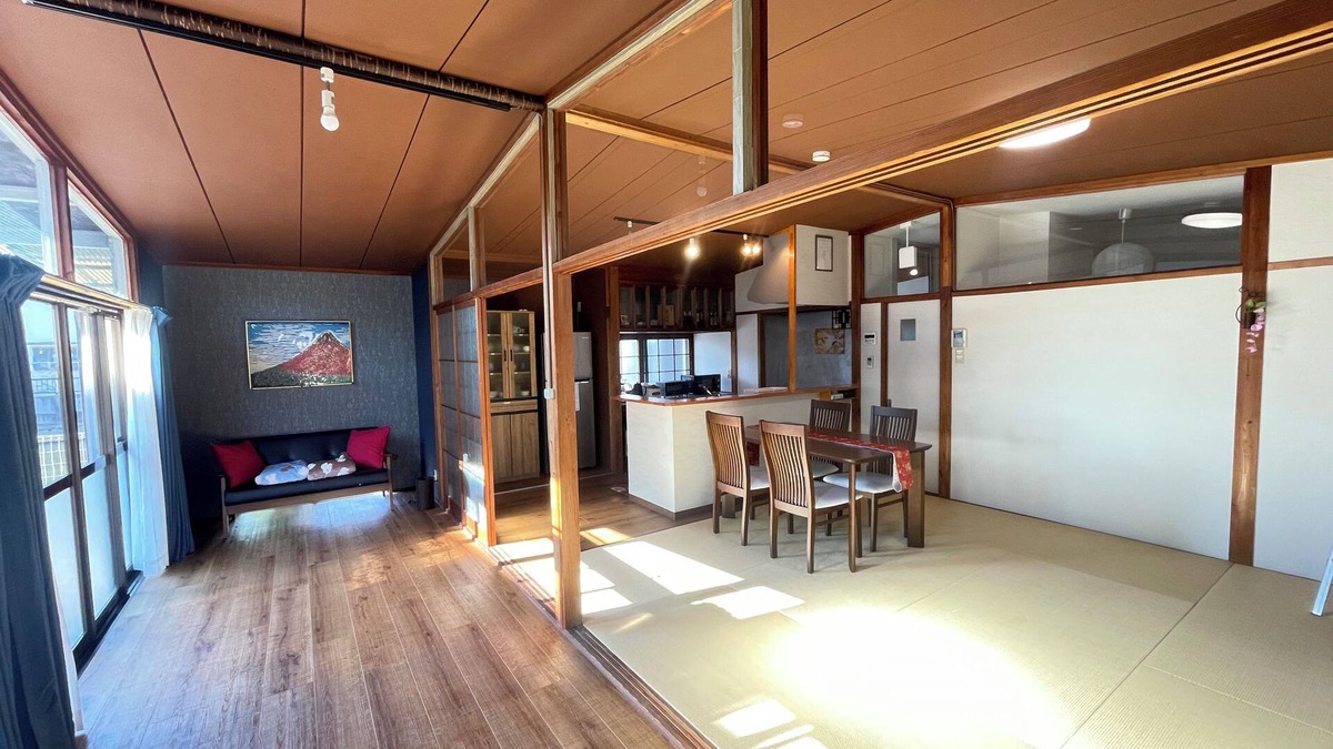 Kita Ward House | Chitose|5 min. from station|Spacious old house that feels like home|Max 7 people|Free parking|Garden with BBQ|Kurashiki 10 min.