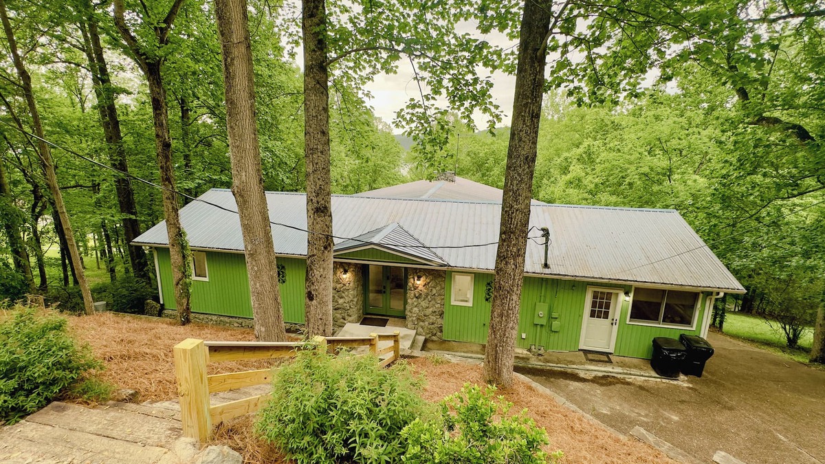 Silver Point House | CHL Chateau-Newly added 4th Full Bath
