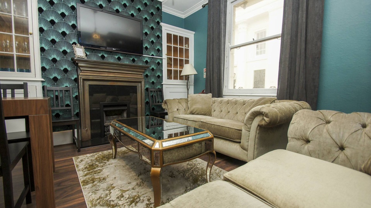 Brighton City Centre House | Chocolate Box Central by Brighton Holiday Lets