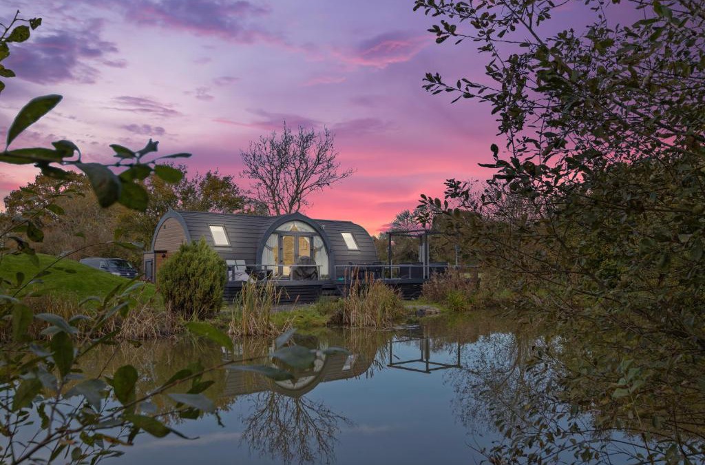 Ford House | Choller Lake Lodges - The Lake House With Private Hot Tub