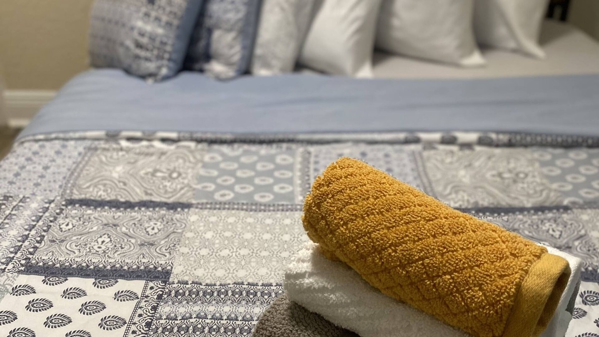 Maitland Apartment | Chris & Tish Cozy Apartments -1 bedroom with queen size bed.