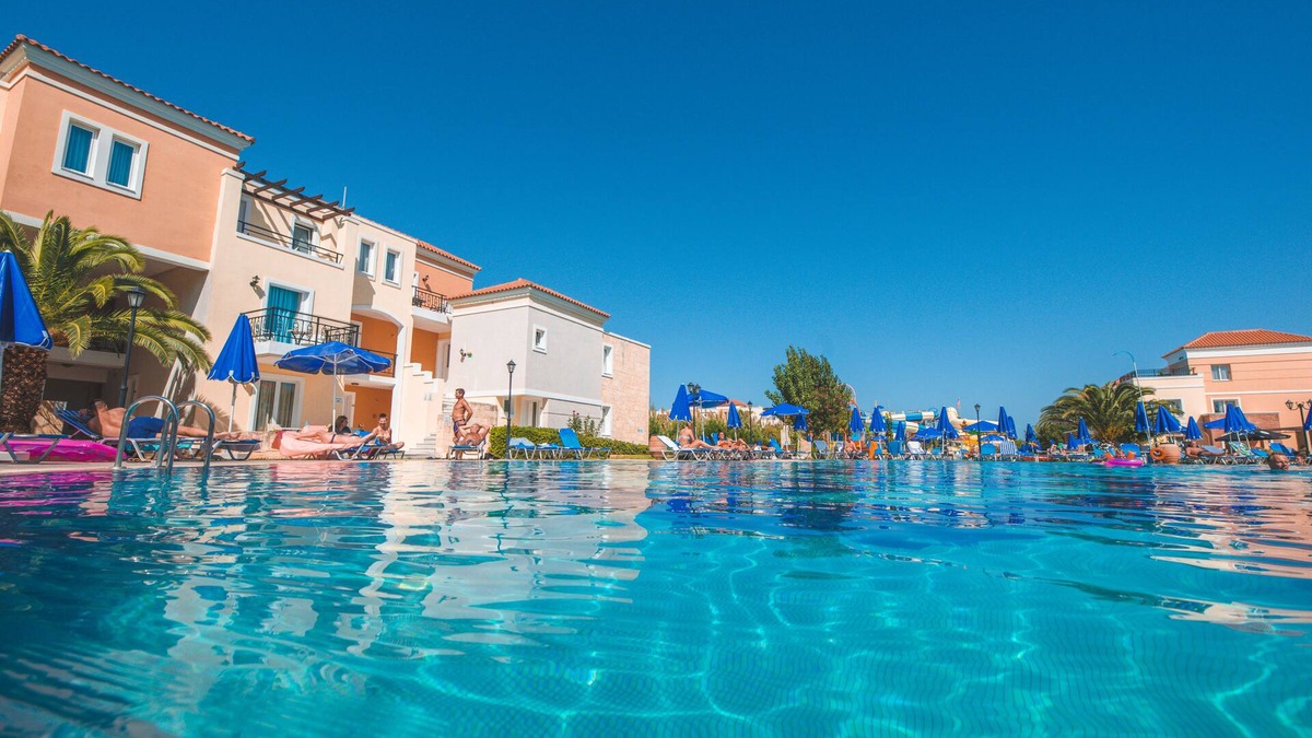 Kamisiana Hotel | Chrispy Waterpark Resort