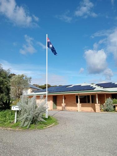 Dawesville House | Christian couples retreat, pet friendly BnB