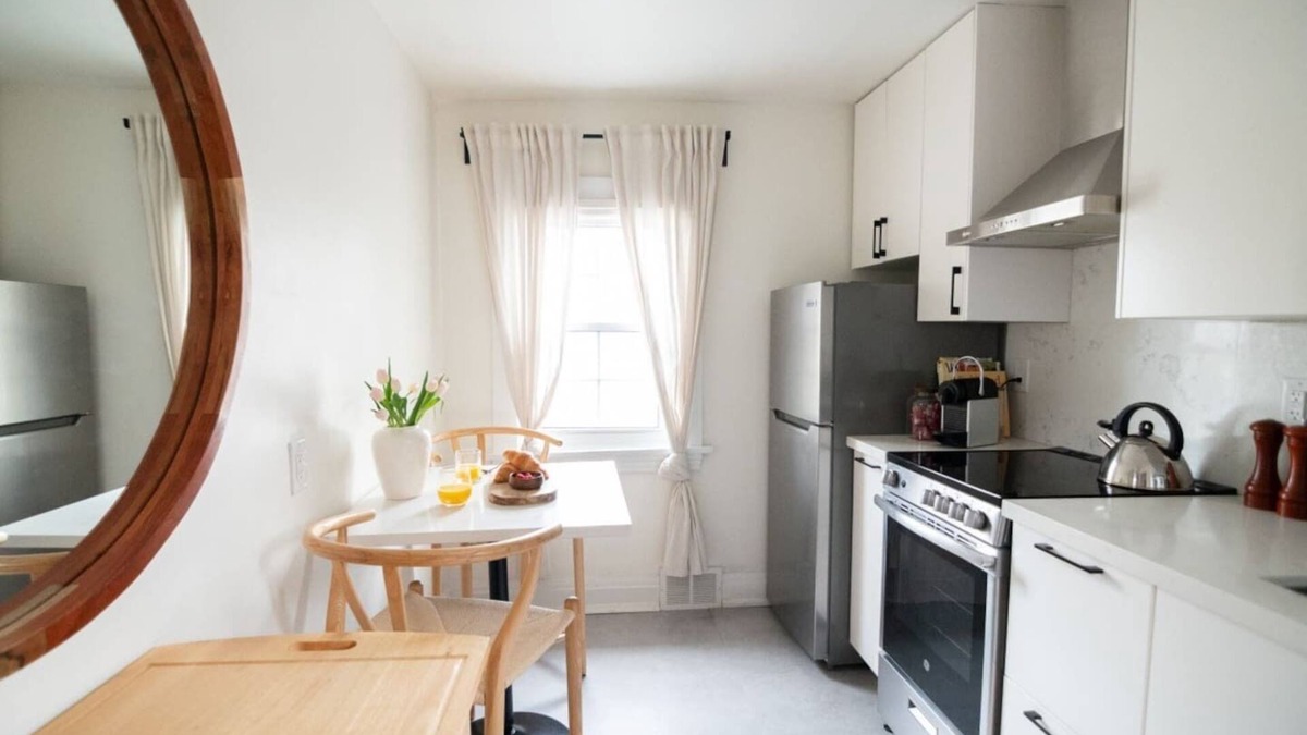 Port Dalhousie Apartment | Christie Corner II: Quaint Apartment located in Desirable Port Dalhousie