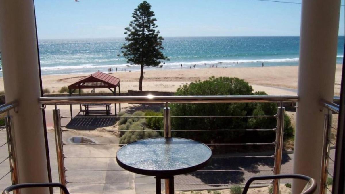 Christies Beach House | Christies No 1 Esplanade