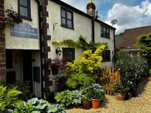 Blakeney House | Christmas Cottage Village location