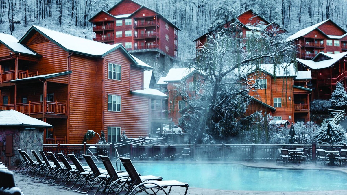 Gatlinburg Apartment | Christmas in the Smokies! Spacious 2- bedroom apartment in fabulous Gatlinburg