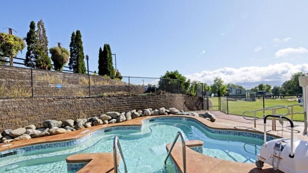 Daytona Beach Shores House | Christmas Mountain Village™ - Wisconsin Dells - 2 Bedroom Townhome