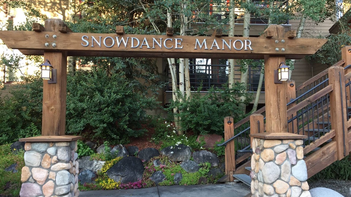 Mountain House Condo | Christmas week in paradise! Walk to lift,2bed, 2ba,cov park, pool, hot,tub.
