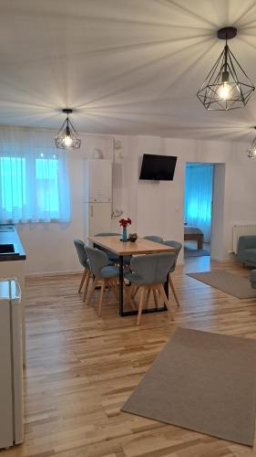 Sighisoara Apartment | Chrysanthemum