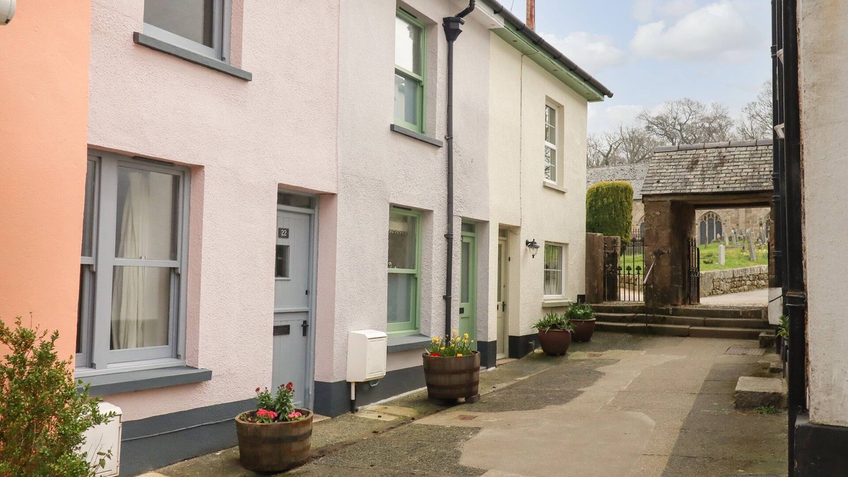 Chagford Cottage | CHURCH COTTAGE, family friendly, with a garden in Chagford