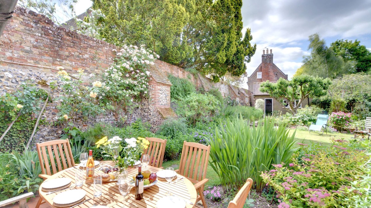 Barham House | Church Cottage - Four Bedroom House, Sleeps 8