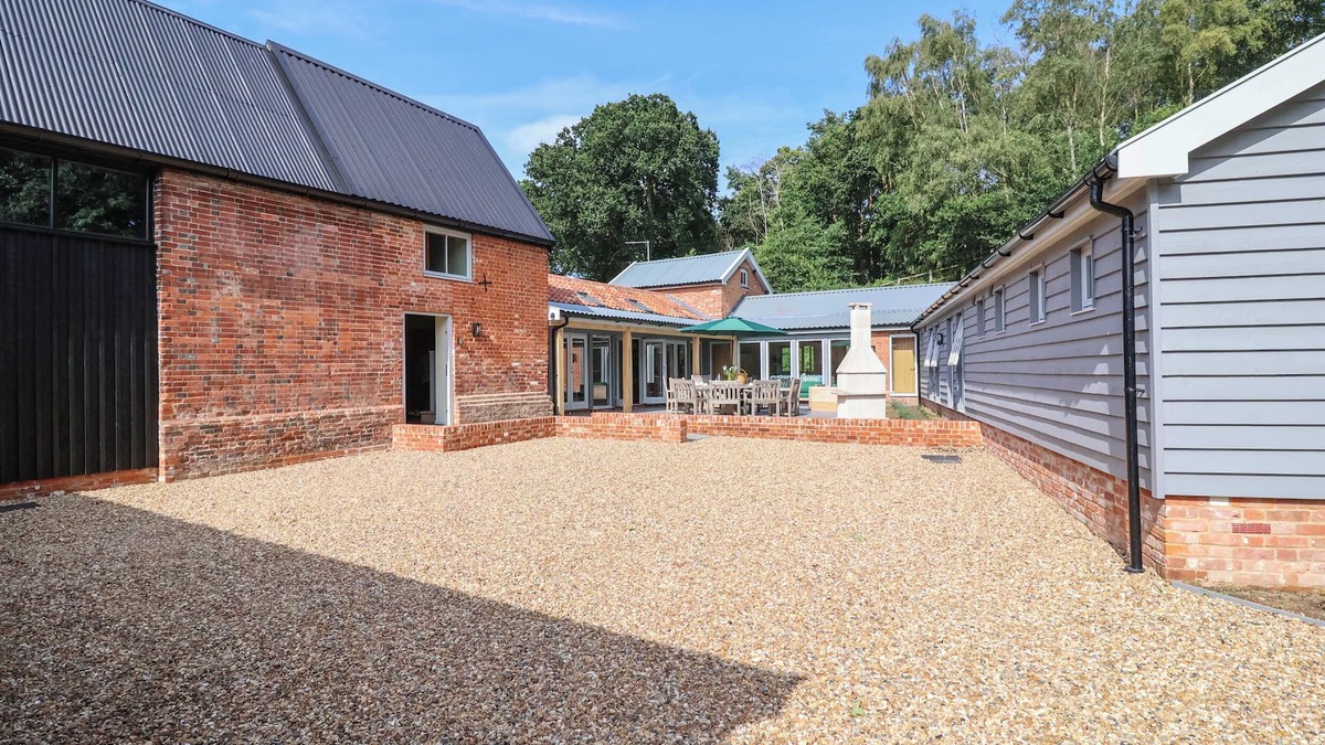Dunwich Cottage | CHURCH FARM BARN, pet friendly, luxury holiday cottage in Westleton