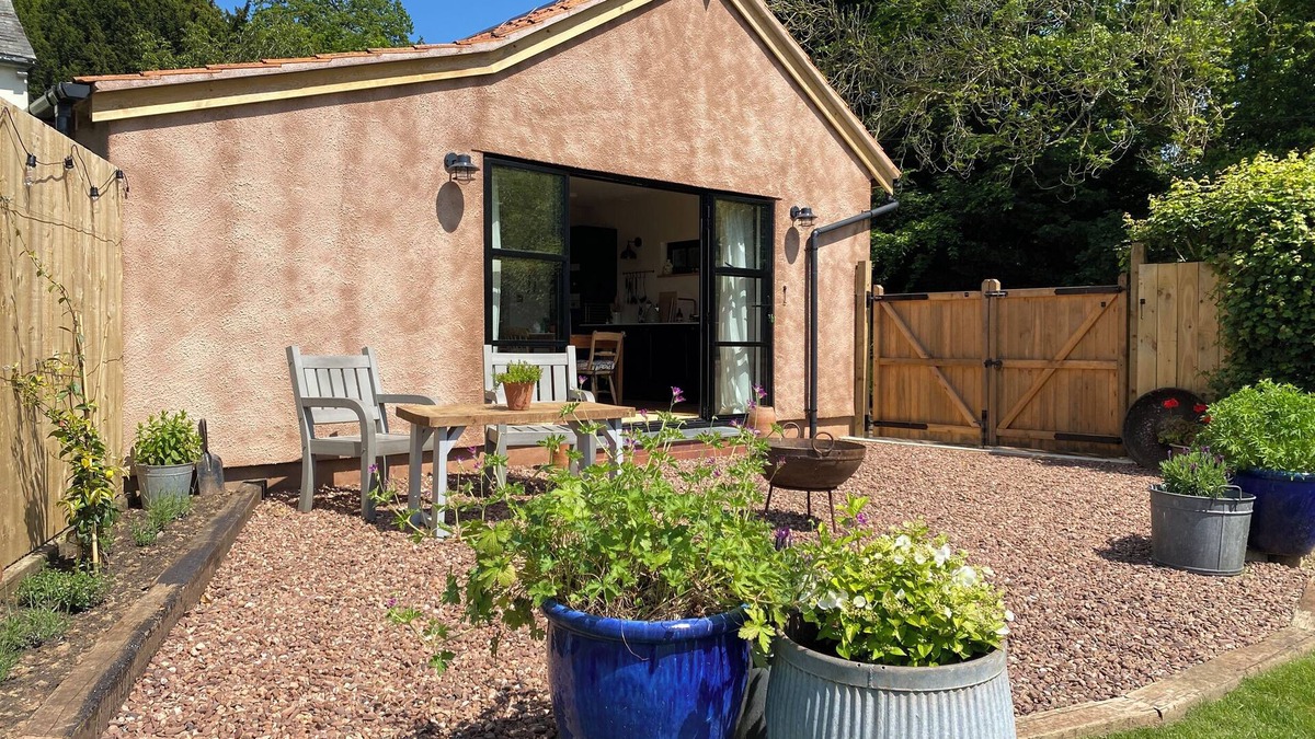 Newton Saint Cyres Cottage | CHURCH FARM DAIRY, pet friendly, with a garden in Thorverton