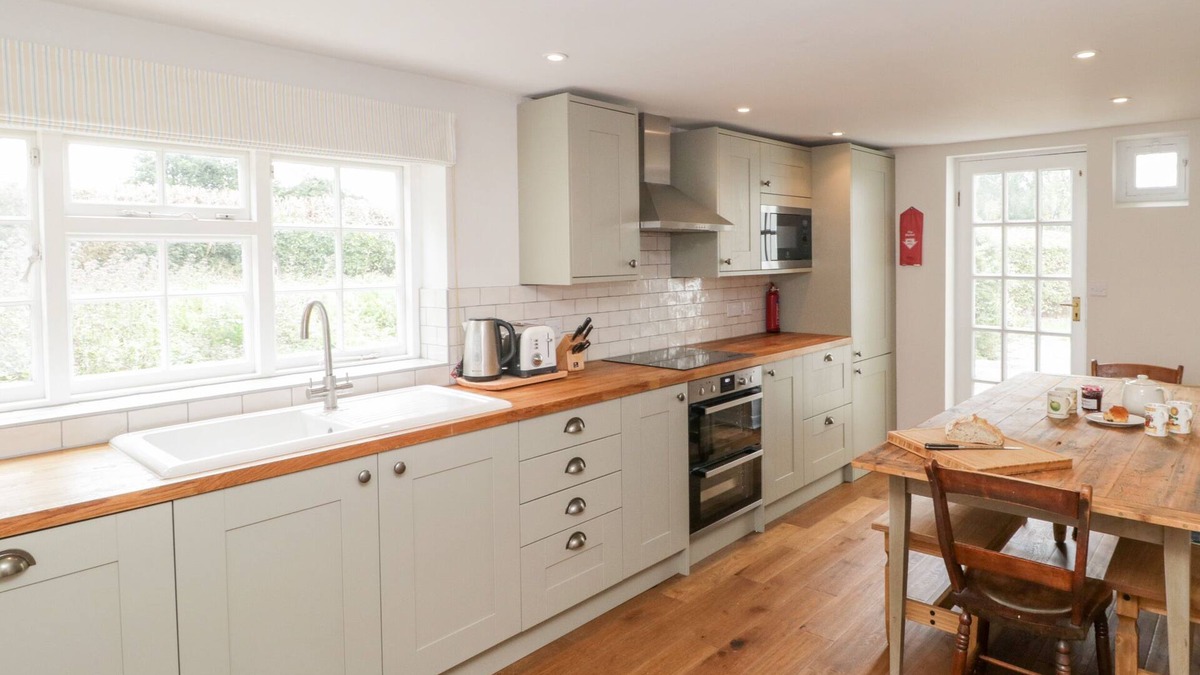 Ebbesborne Wake Cottage | Church View