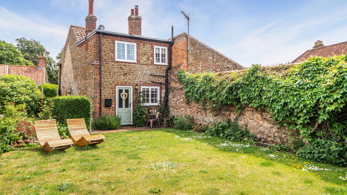 Heacham House | Church View-Heacham - Two Bedroom House, Sleeps 3