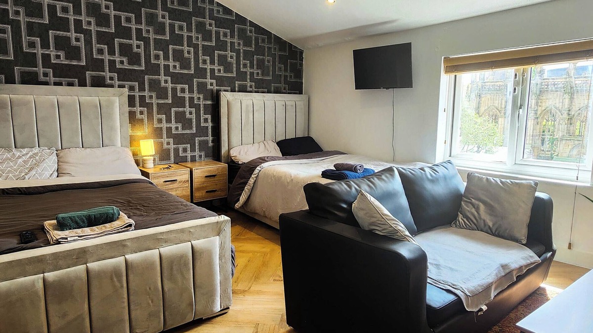 RopeWalks Apartment | Church Views | Steps to Bold St | City Centre
